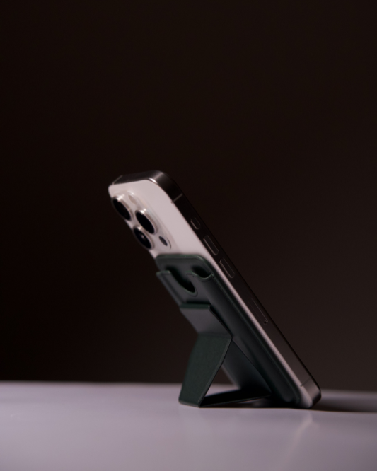 MAGSAFE WALLET + MOBILE STAND