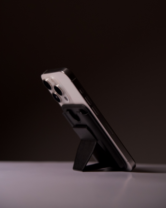 MAGSAFE WALLET + MOBILE STAND