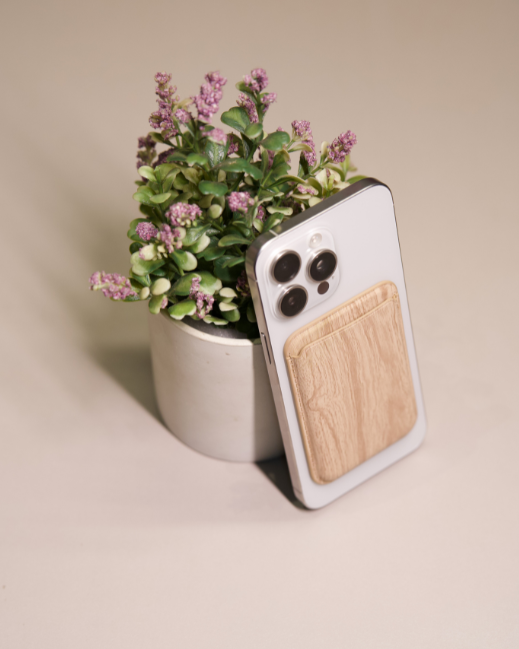 WOODEN FINISH MAGSAFE WALLET
